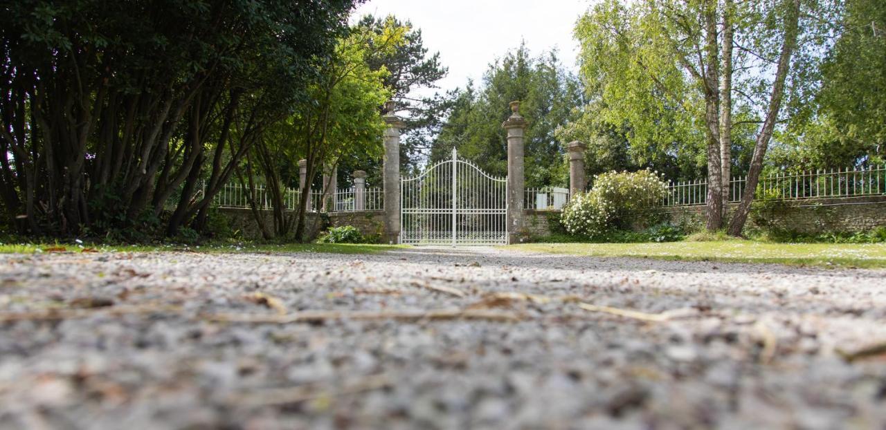 Le Manoir De Juganville Saint-Martin-de-Varreville Exterior foto